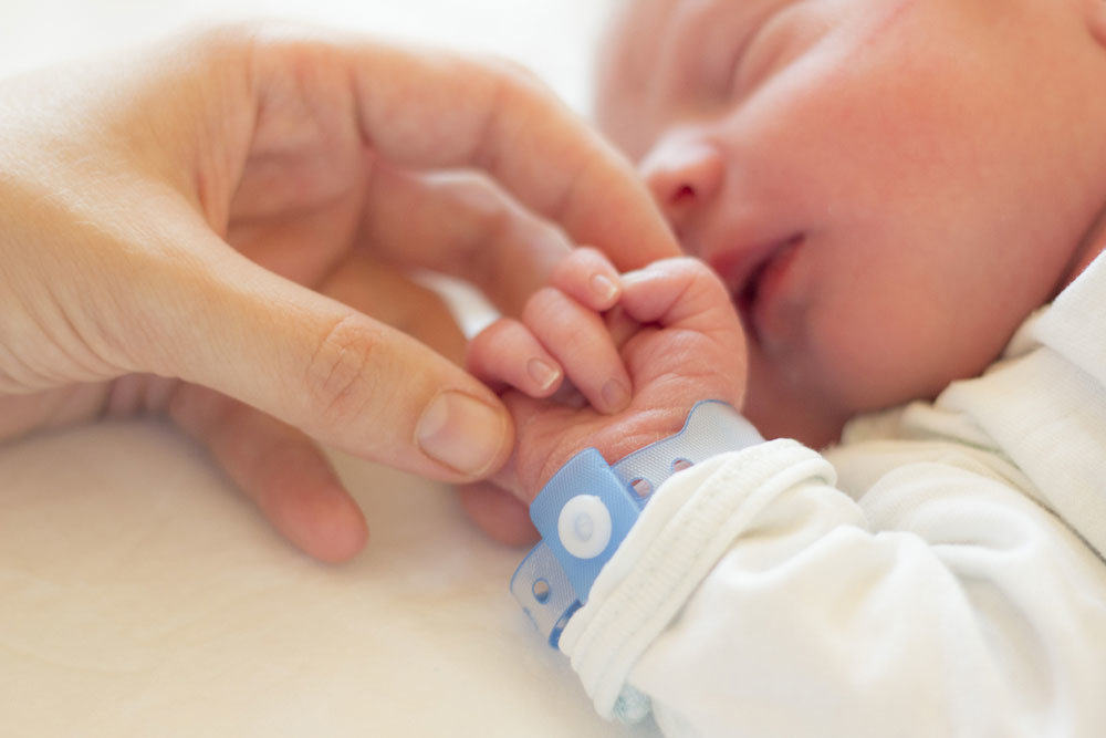 Минздрав рекомендовал тестировать новорожденных на COVID-19