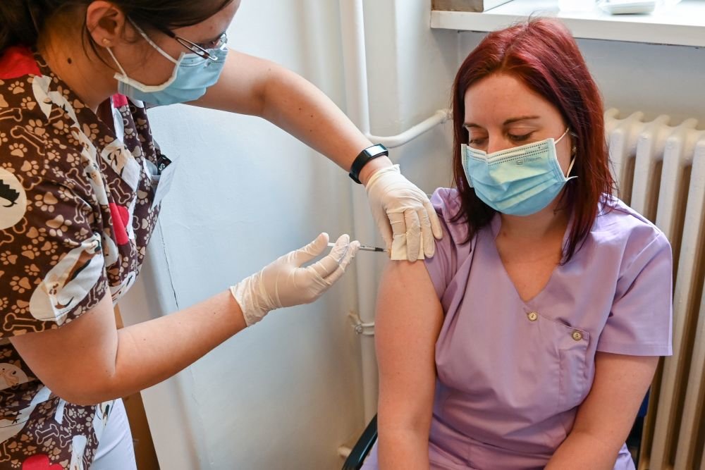В ВОЗ опровергли слухи о бесплодии из-за вакцинации от коронавируса